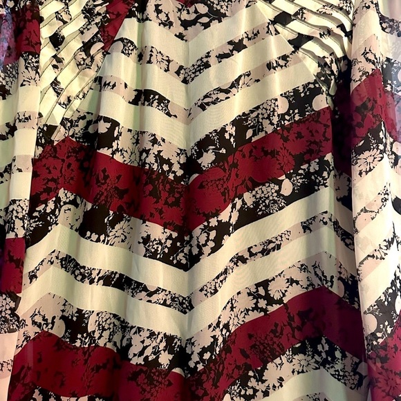 Dress 👗 Excellent condition size small chic and trendy - Picture 3 of 7
